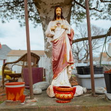 2022_0326_Yard_Shrines_155_James-4216